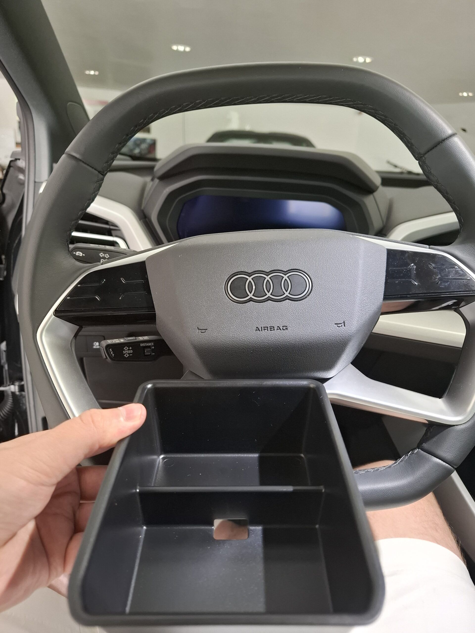 Oppbevaringsboks til sentralkonsoll Audi Q4 e-Tron - Bilde 2