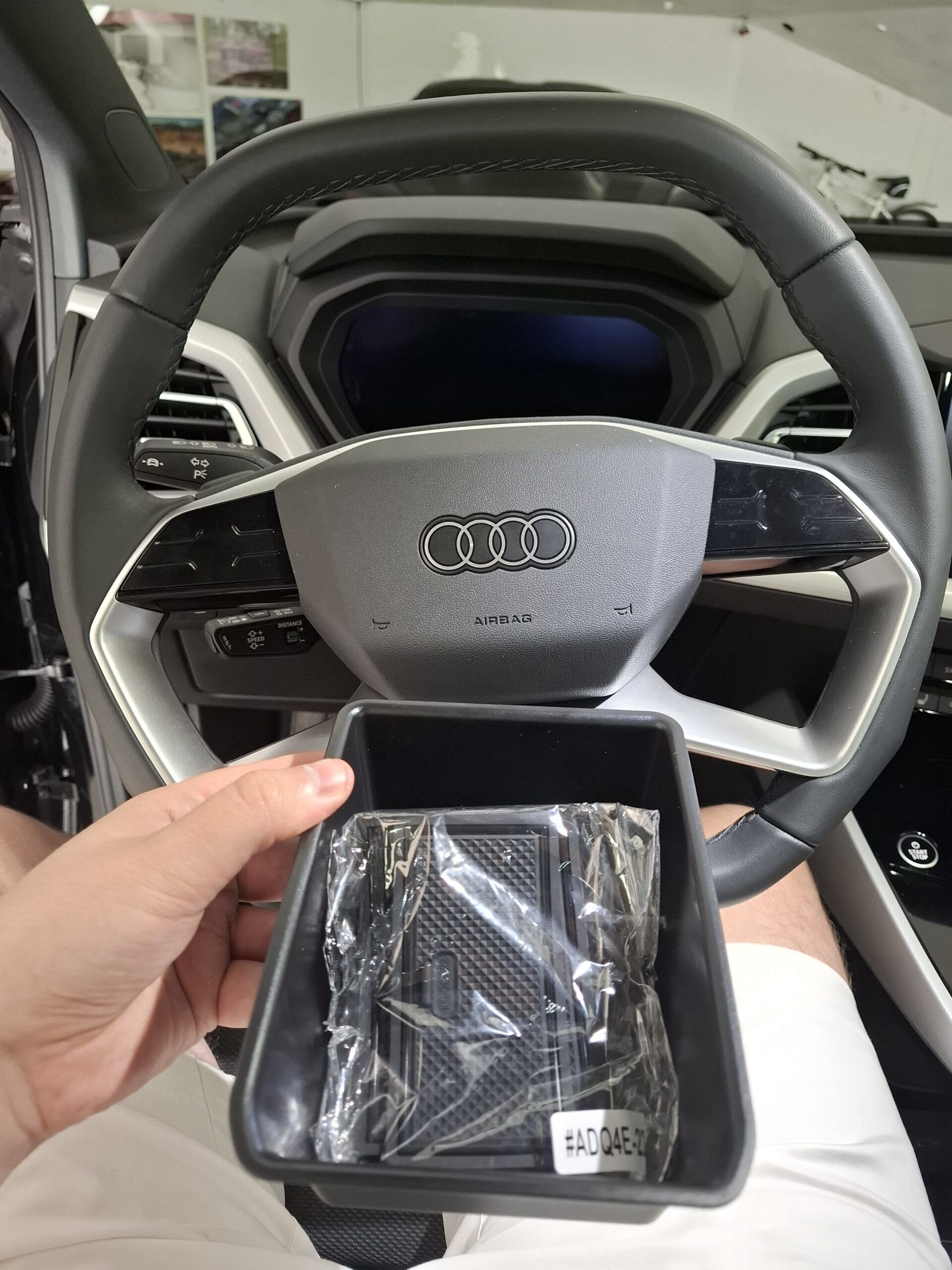 Oppbevaringsboks til sentralkonsoll Audi Q4 e-Tron - Bilde 3